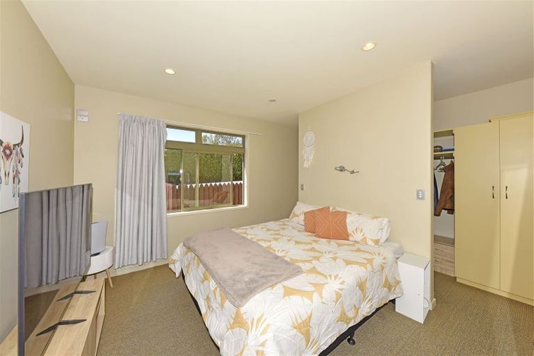 Photo of property in 21 Amoka Crescent, Parklands, Christchurch, 8083