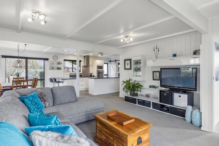 Photo of property in 1 Gails Drive, Okura, Auckland, 0792