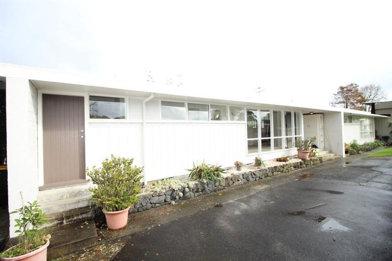 Photo of property in 2/127 Seabrook Avenue, New Lynn, Auckland, 0600