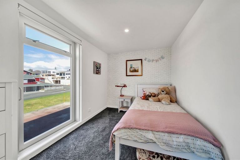 Photo of property in Weekeston Apartments, 2 Nobs Line, Strandon, New Plymouth, 4312