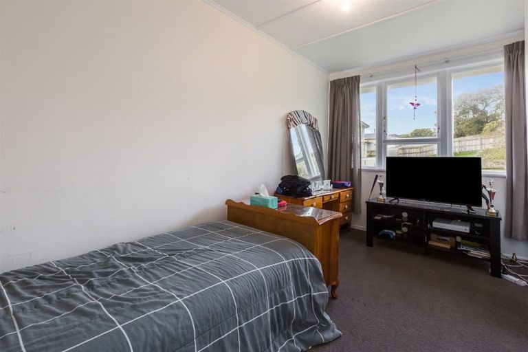 Photo of property in 1b Durham Street, Cannons Creek, Porirua, 5024