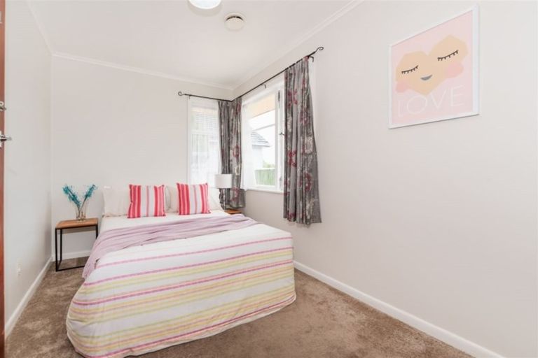 Photo of property in 87 Godley Road, Green Bay, Auckland, 0604