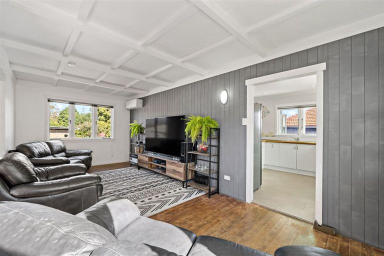 Photo of property in 140 Don Buck Road, Massey, Auckland, 0614