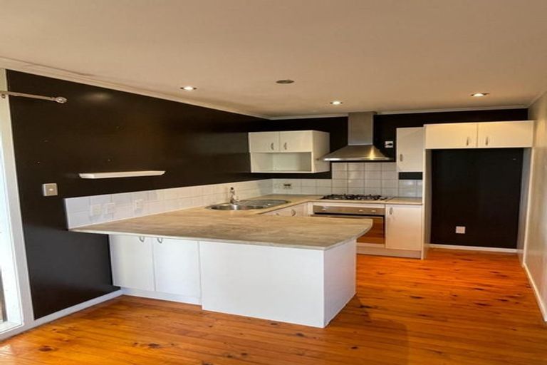 Photo of property in 35 Neptune Avenue, Beach Haven, Auckland, 0626