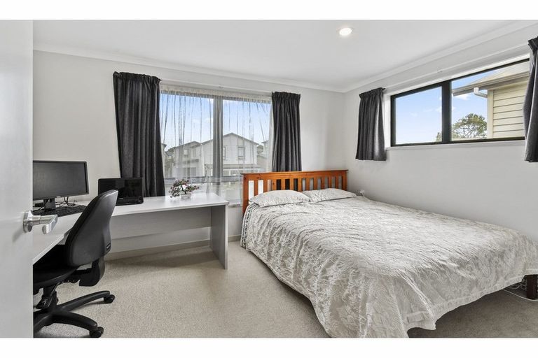 Photo of property in 12 Kuparu Street, Weymouth, Auckland, 2103