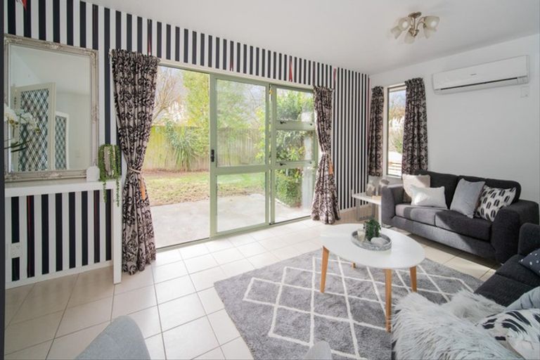 Photo of property in 12 Murfitt Place, Sockburn, Christchurch, 8042