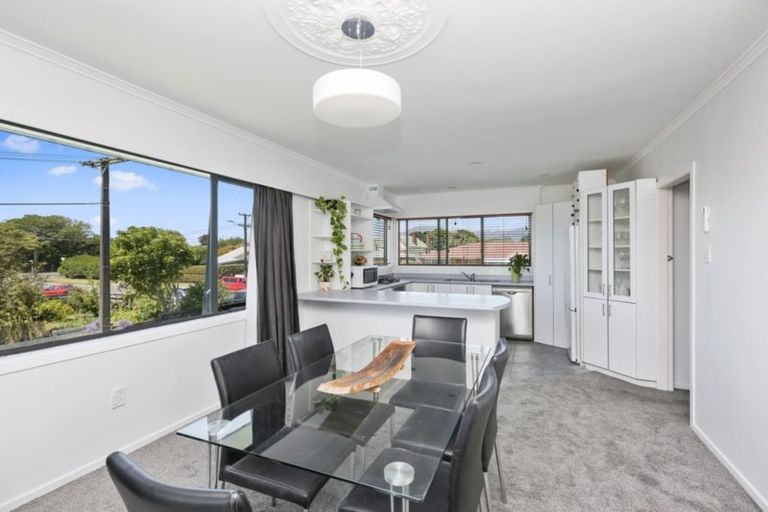 Photo of property in 287 Carrington Street, Vogeltown, New Plymouth, 4310