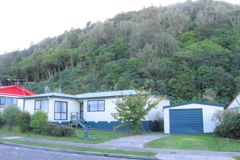 Photo of property in 88 Rangituhi Crescent, Takapuwahia, Porirua, 5022