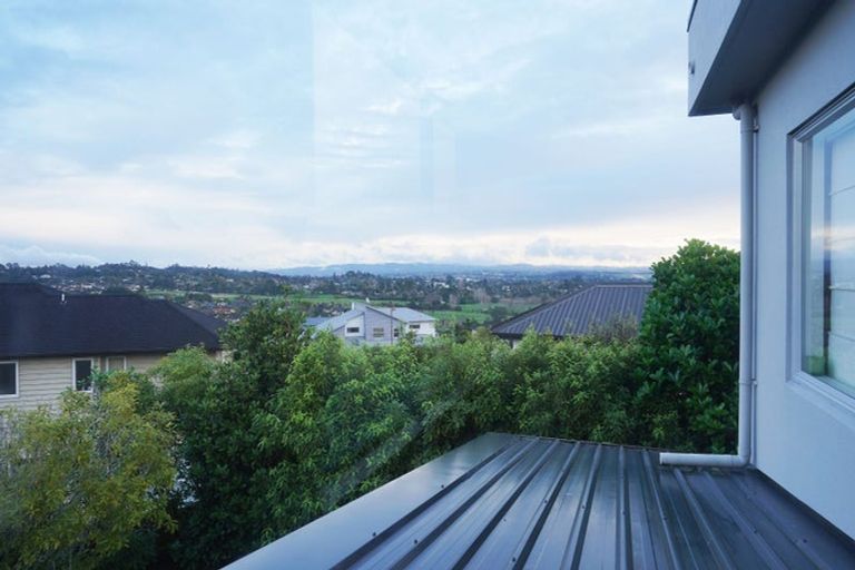 Photo of property in 12 Rangi Avenue, Schnapper Rock, Auckland, 0632