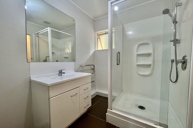 Photo of property in 2/22 Chivalry Road, Glenfield, Auckland, 0629