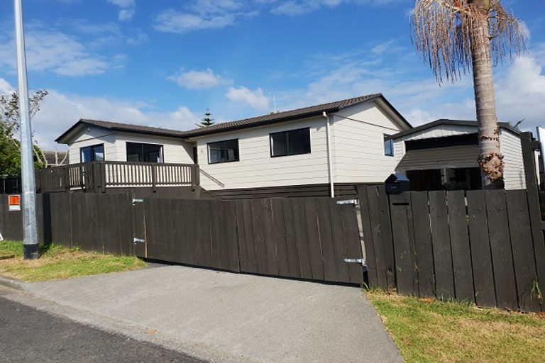 Photo of property in 1/5 Senecio Place, Weymouth, Auckland, 2103