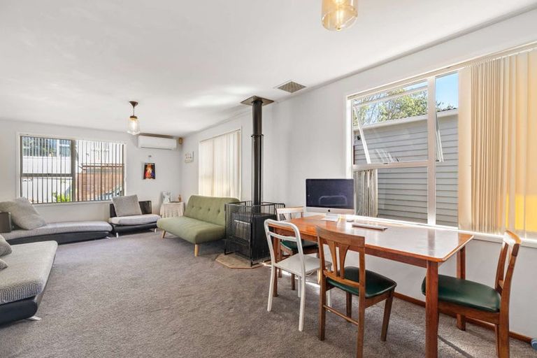 Photo of property in 19 Stallard Place, Glen Eden, Auckland, 0602