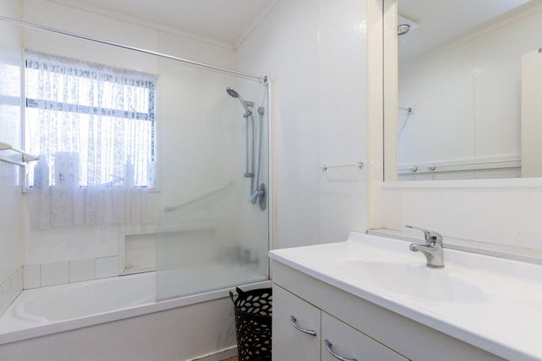 Photo of property in 1/19 Chesham Avenue, Waipahihi, Taupo, 3330