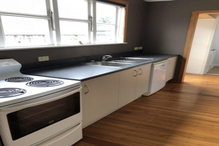 Photo of property in 10 Oxford Crescent, Ebdentown, Upper Hutt, 5018