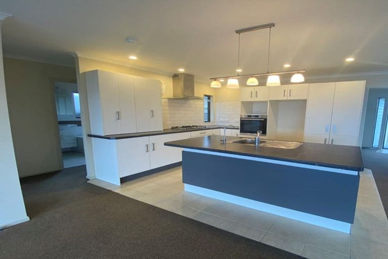 Photo of property in 1446 Whangaparaoa Road, Army Bay, Whangaparaoa, 0930