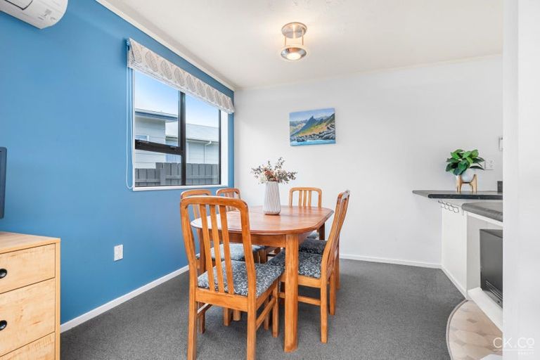 Photo of property in 180 Holborn Drive, Stokes Valley, Lower Hutt, 5019
