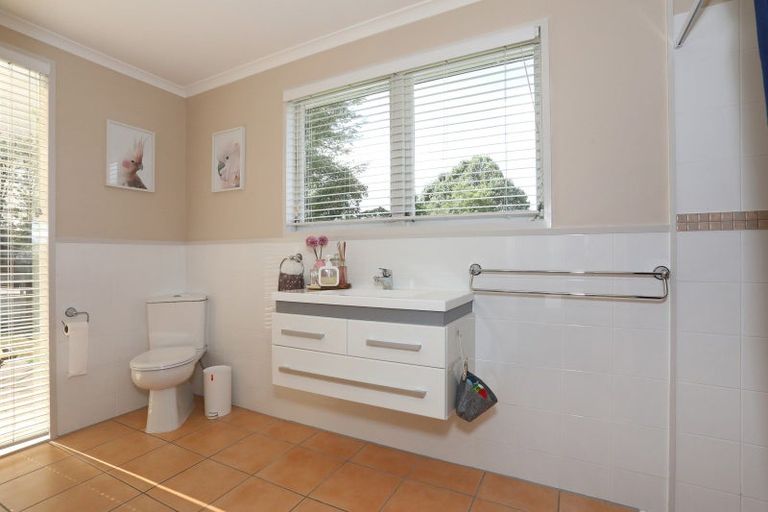 Photo of property in 8 Dalzien Place, Feilding, 4702