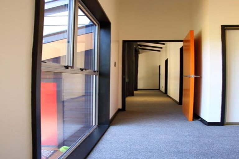 Photo of property in 35 Ticehurst Road, Lyttelton, 8082