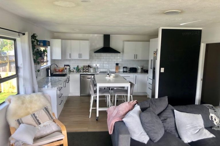 Photo of property in 2/81a Salisbury Road, Birkdale, Auckland, 0626