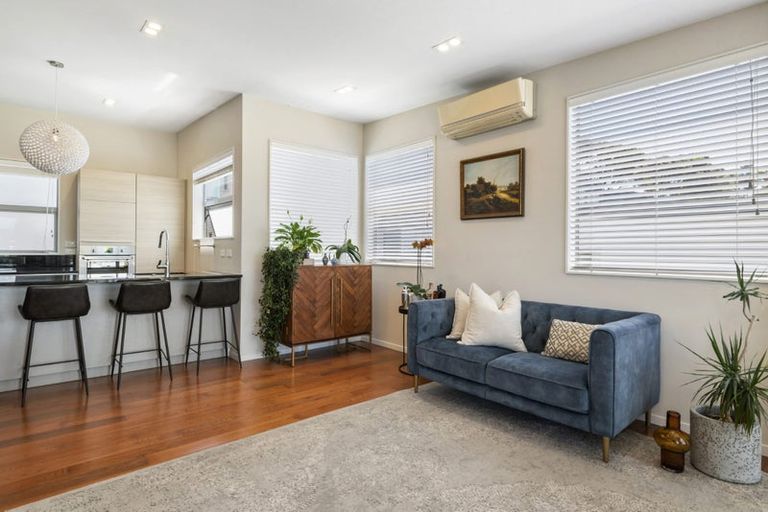 Photo of property in Wilk Heights, 2/8 Wilk Lane, Browns Bay, Auckland, 0630