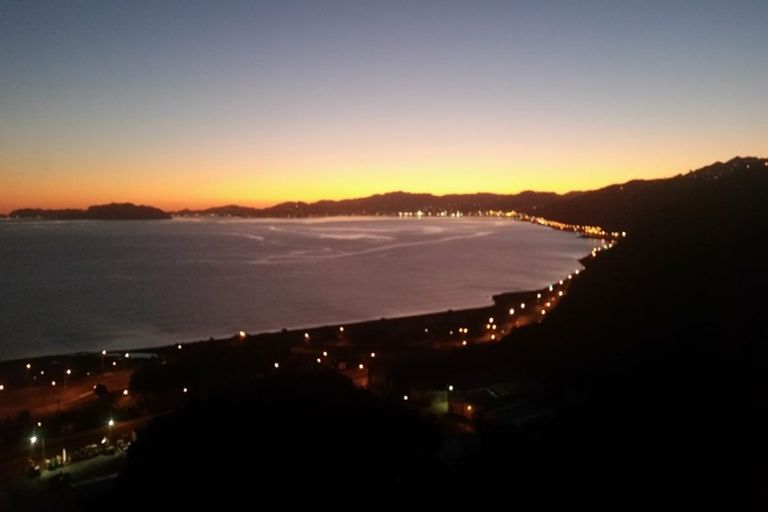 Photo of property in 1/7 Korokoro Road, Korokoro, Lower Hutt, 5012