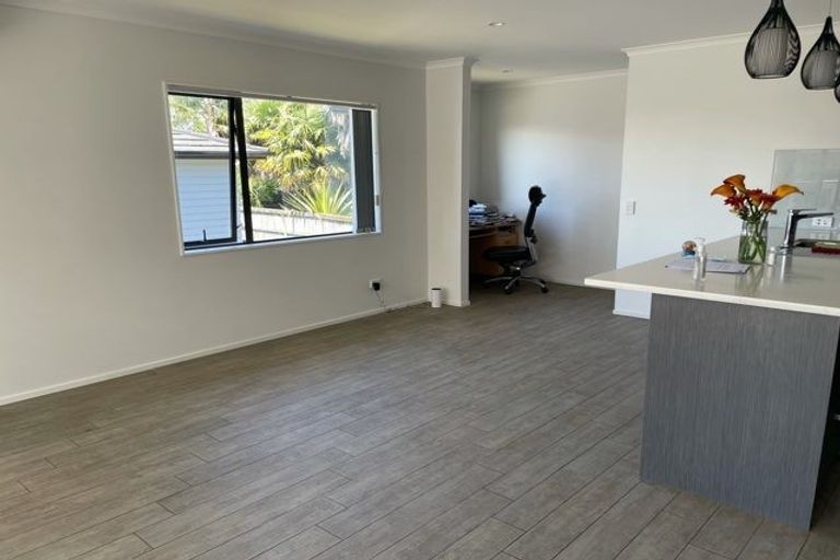 Photo of property in 281a Don Buck Road, Massey, Auckland, 0614