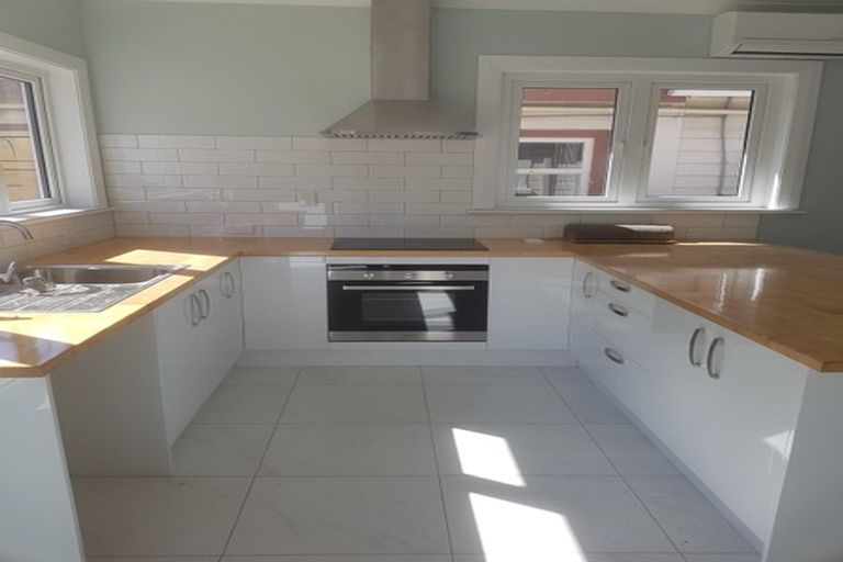 Photo of property in 37 Tauhinu Road, Miramar, Wellington, 6022