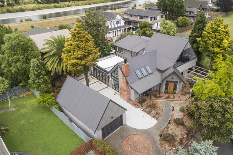 Photo of property in 2 Huata Place, West End, Palmerston North, 4412