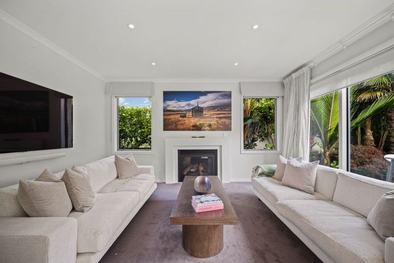 Photo of property in 21 Raymond Street, Point Chevalier, Auckland, 1022