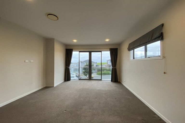 Photo of property in 70 Headland Drive, Long Bay, Auckland, 0630