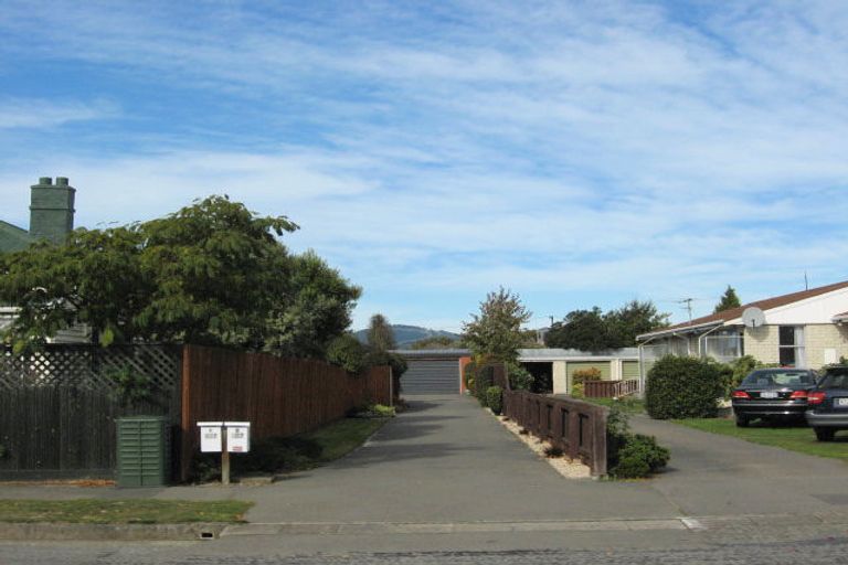 Photo of property in 2/107 Middlepark Road, Sockburn, Christchurch, 8042