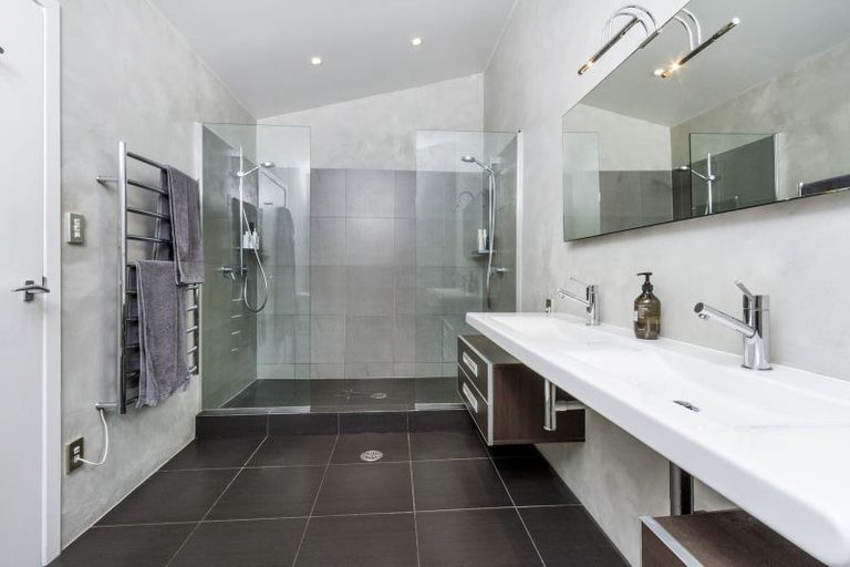 Photo of property in 28 Muritai Road, Milford, Auckland, 0620