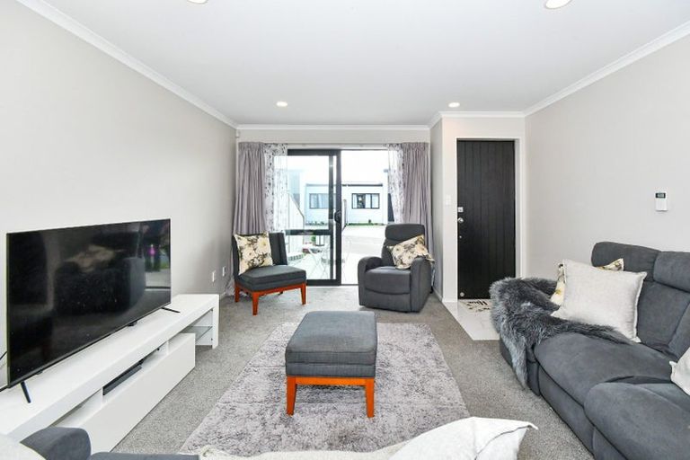 Photo of property in 27a Poruru Close, Papakura, 2110