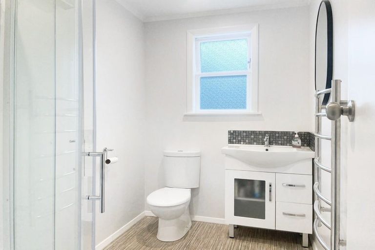 Photo of property in 31 Pinehaven Road, Pinehaven, Upper Hutt, 5019