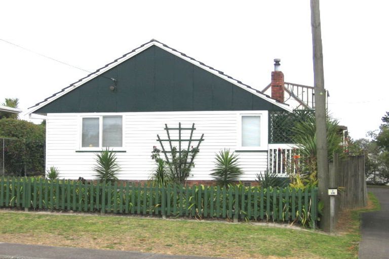 Photo of property in 2/318 Rangatira Road, Beach Haven, Auckland, 0626