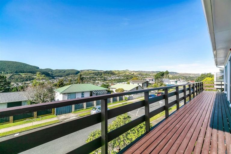 Photo of property in 56 Fyvie Avenue, Tawa, Wellington, 5028