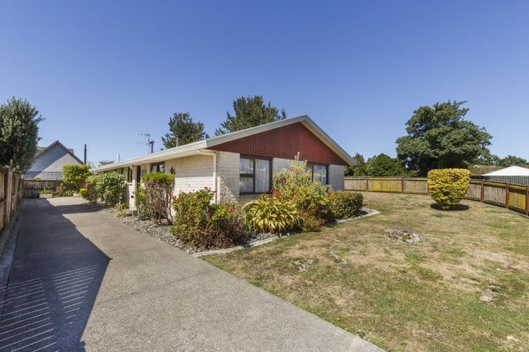 Photo of property in 2 Caroline Crescent, Highbury, Palmerston North, 4412