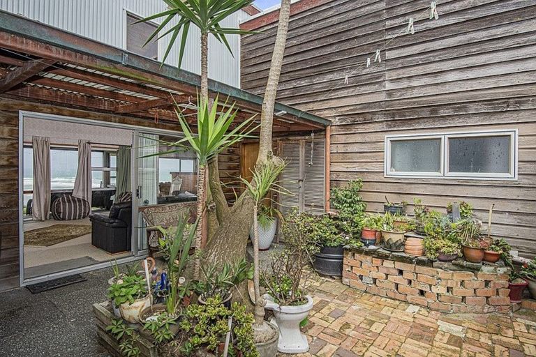 Photo of property in 18 Coates Avenue, Baylys Beach, Dargaville, 0377