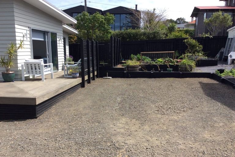 Photo of property in 15 Old Lake Road, Narrow Neck, Auckland, 0624