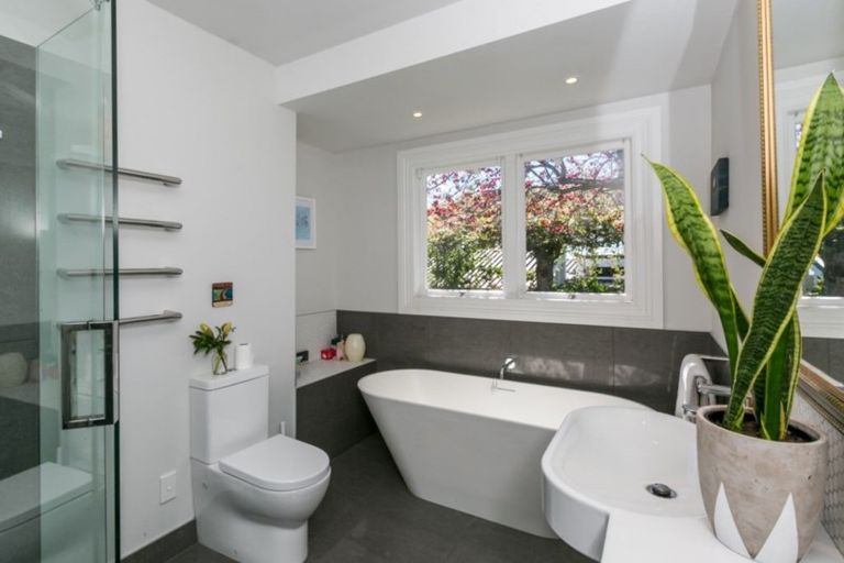 Photo of property in 2 Sealy Road, Bluff Hill, Napier, 4110