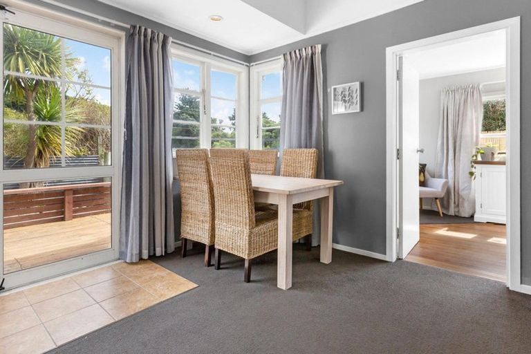 Photo of property in 2 Te Pari Pari Road, Pukerua Bay, 5026