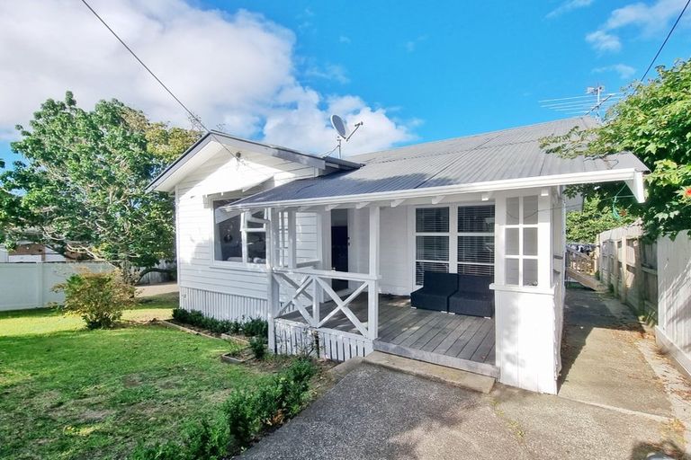 Photo of property in 1/2 East Coast Road, Milford, Auckland, 0620