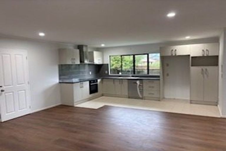 Photo of property in 3/17 Neta Grove, Henderson, Auckland, 0612