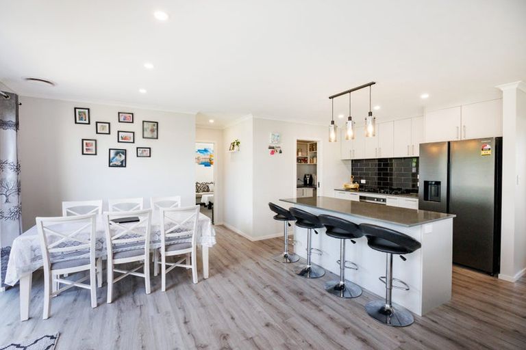 Photo of property in 8 Henty Lane, Marton, 4710