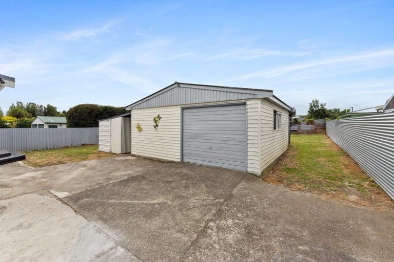 Photo of property in 9 Atkinson Street, Woodville, 4920