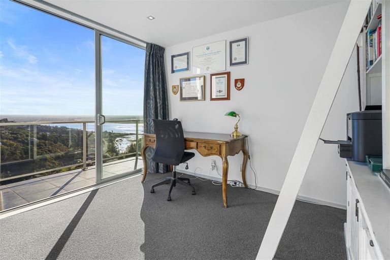 Photo of property in 4 Gazelle Lane, Redcliffs, Christchurch, 8081