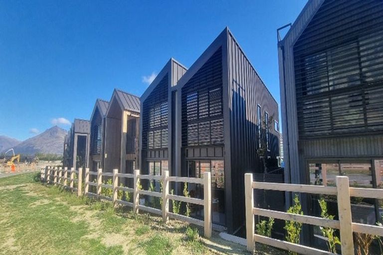 Photo of property in 33 Ryan Loop, Jacks Point, 9371