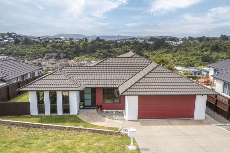 Photo of property in 17 Tongariro Drive, Aotea, Porirua, 5024