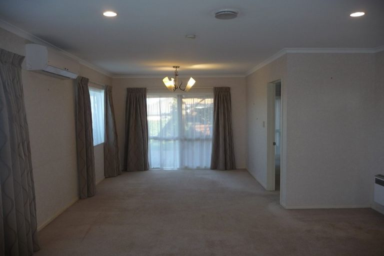 Photo of property in 4 Ballyroney Place, East Tamaki, Auckland, 2013
