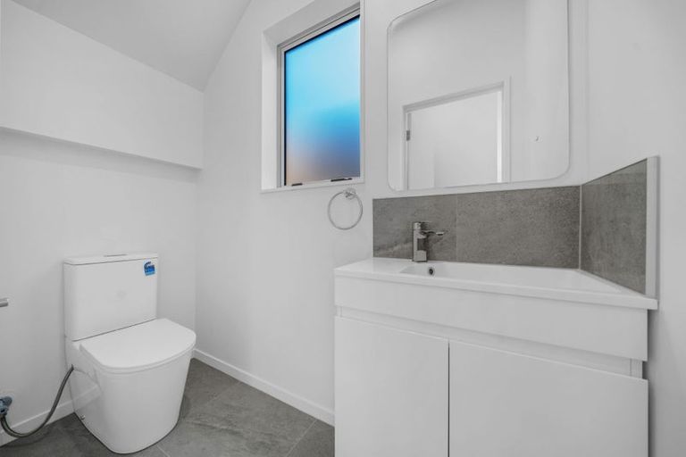 Photo of property in 9c Edgerton Road, Te Atatu Peninsula, Auckland, 0610